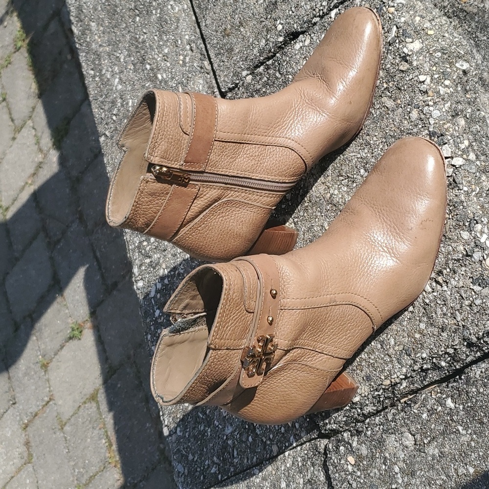 Tory Burch Elina | River Rock Tumbled Leather Logo Ankle Booties | Size 9.5